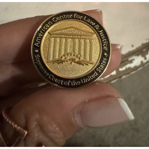 Rare~ACLJ American Center For‎ Law & Justice-Supreme Court USA Lapel Pin - Picture 1 of 2